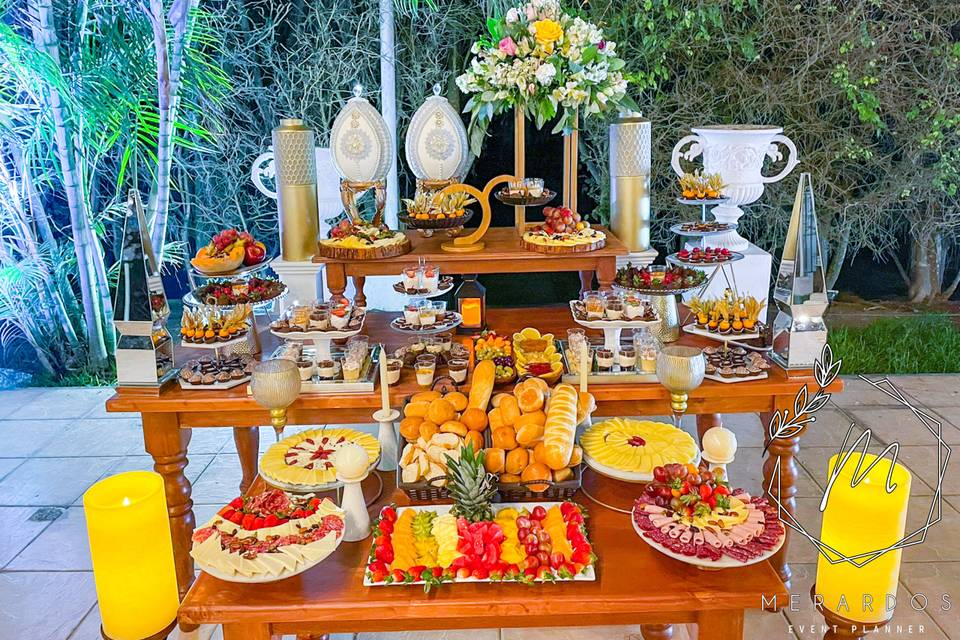Mesa mixta (quesos y dulces)