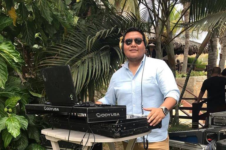 DJ De la Cruz