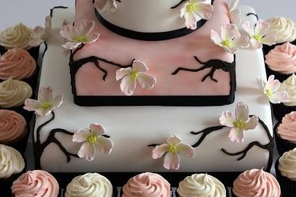 Torta con cupcakes rosa