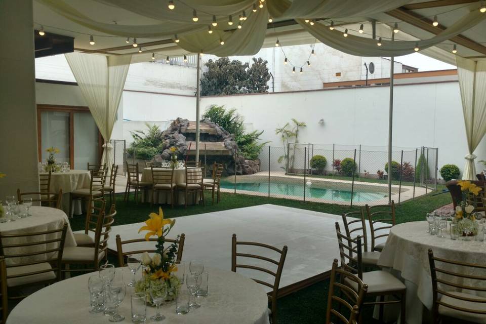 Matrimonio con vista a piscina