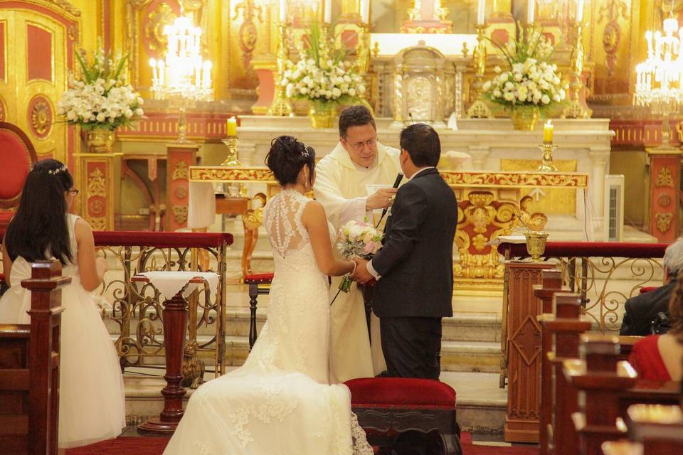 En el altar