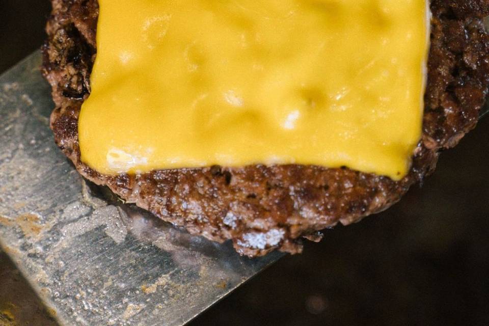 Burger con quesito cheddar