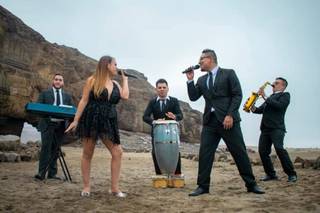 Leonardo Navarro y su banda