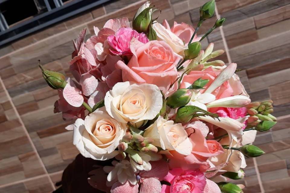 Bouquet en tonos rosados