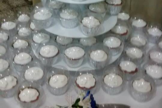 Torre de cupcakes blanco