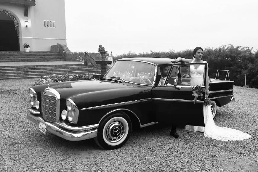 Mercedes W111 1967 Negro