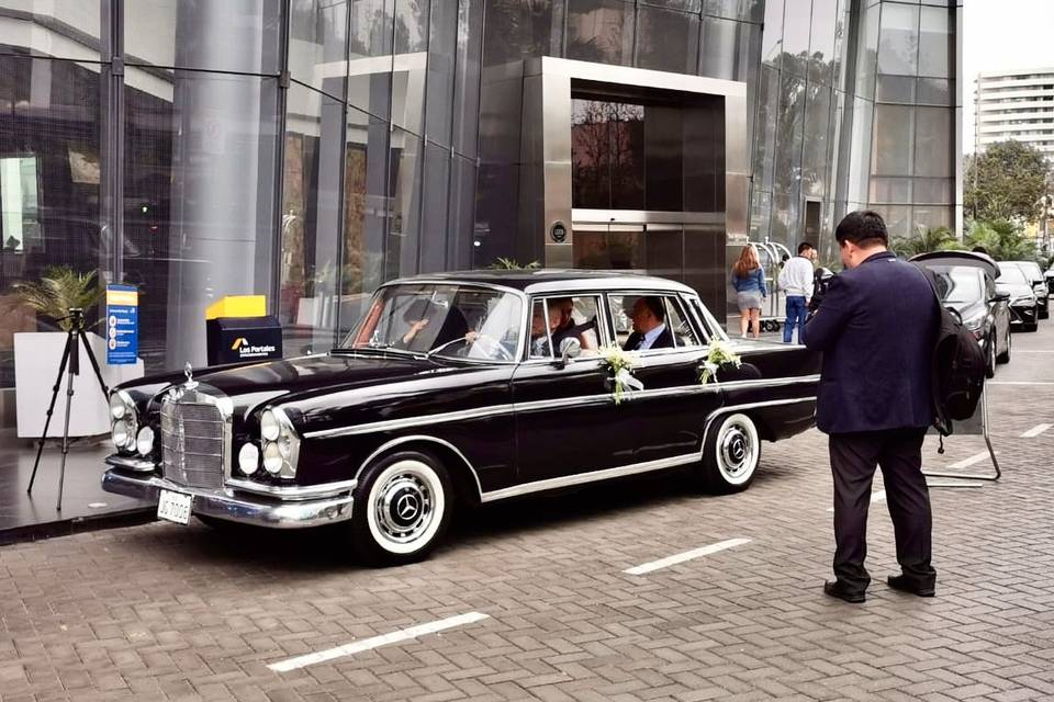 Mercedes W111 1967 Negro