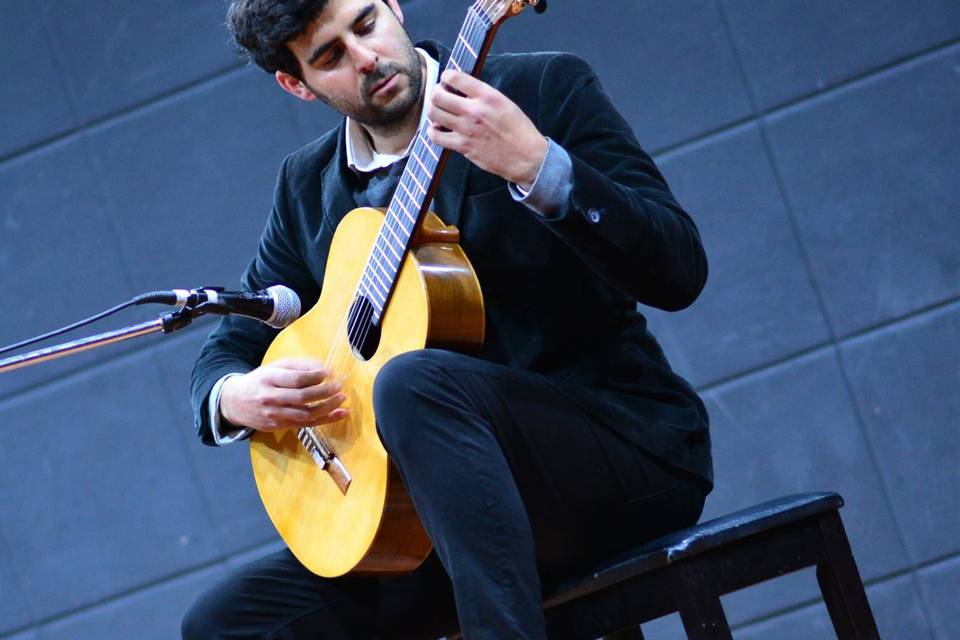 Mariano Rosales, guitarra