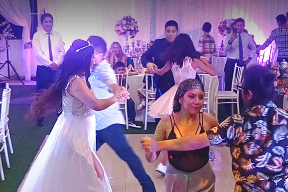 Bailarines con la novia