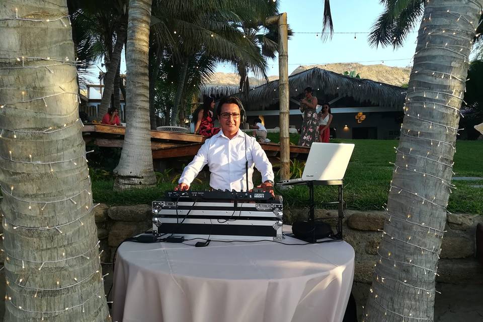 DJ Miguel Zegarra
